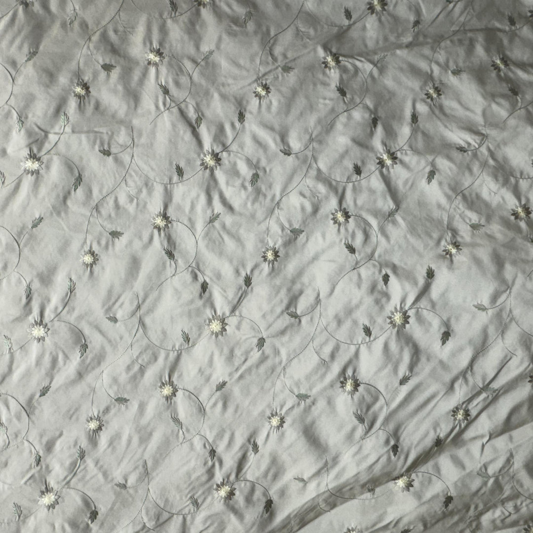Valmira Floral Embroidered Silk Fabric in Pelle