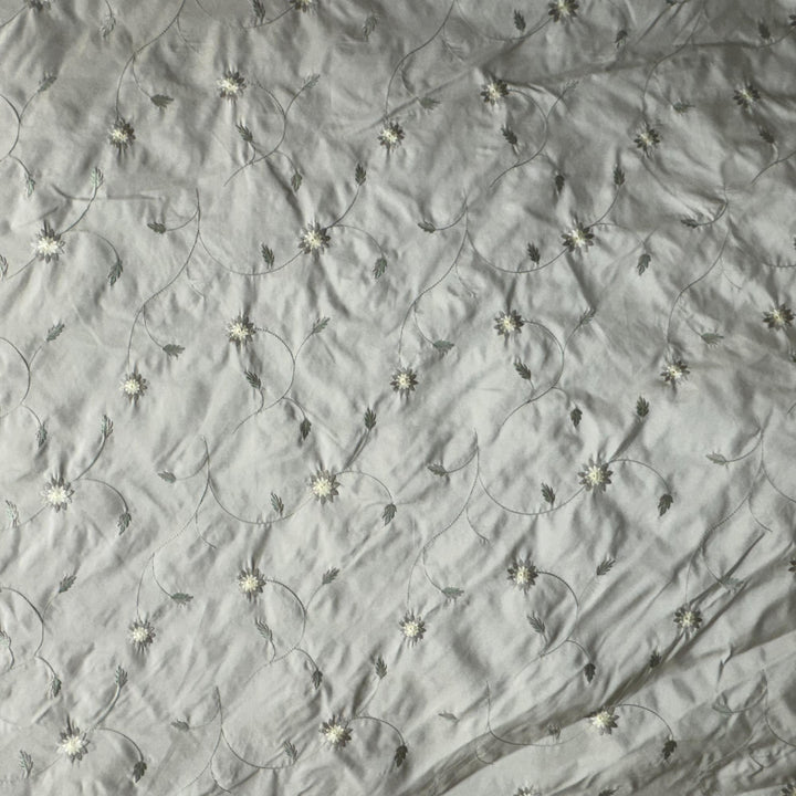 Valmira Floral Embroidered Silk Fabric in Pelle