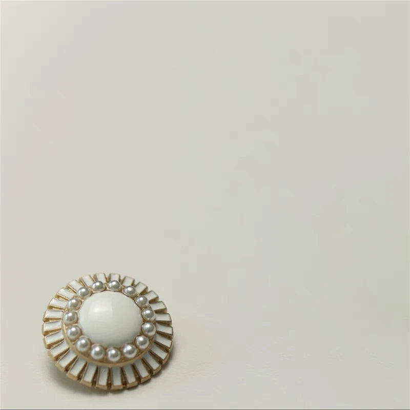 10 PC / Camden Shell Pearl Buttons