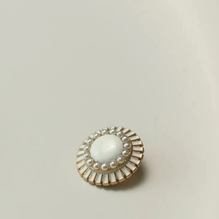 10 PC / Camden Shell Pearl Buttons