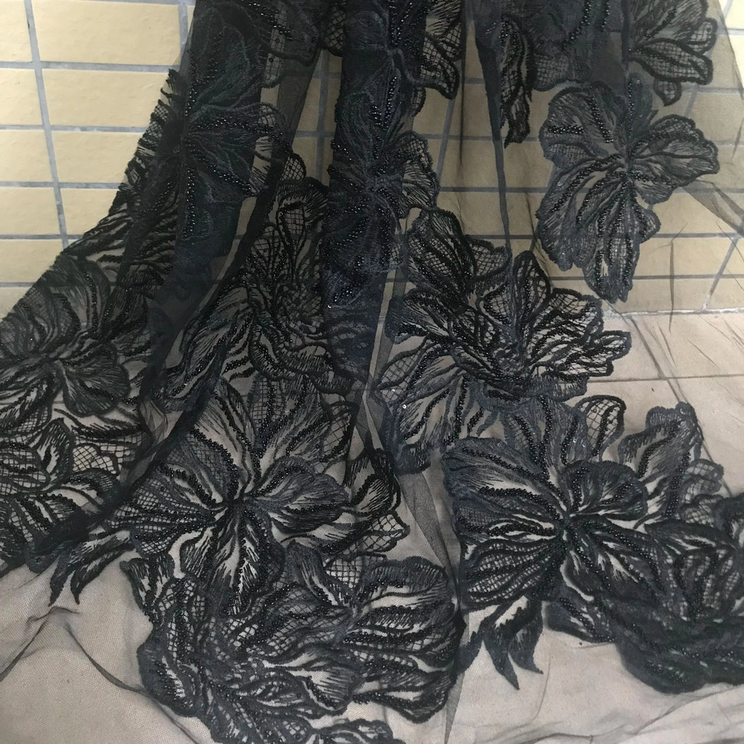 Tessuto per abiti in pizzo a rete in tulle con ricami in rilievo e paillettes nere da 5 YARDS/Semantha