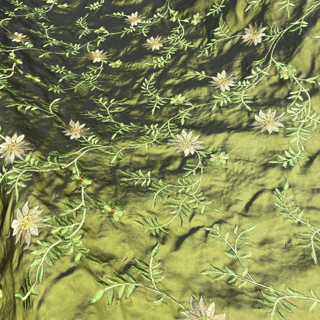 Tessuto di seta finto taffetà con ricamo floreale verde scuro