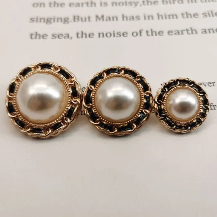 6 PC / Parker Shell Pearl Buttons