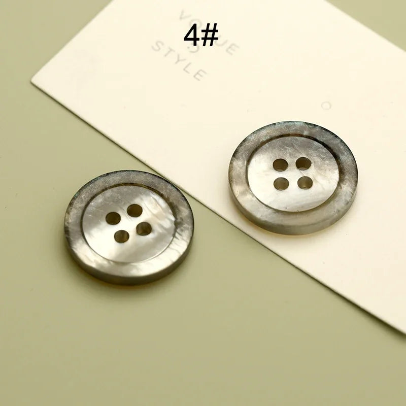 10 PC / Axioa Resin Buttons