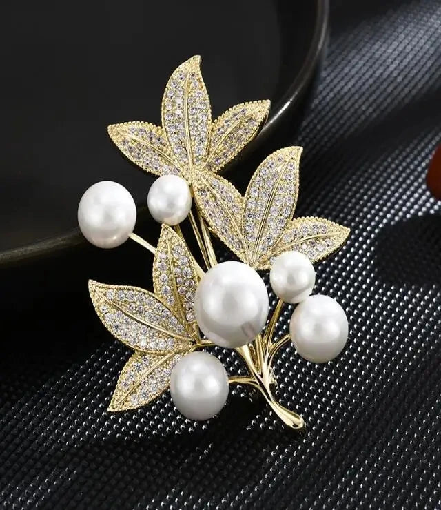 Damla Lace Brooch