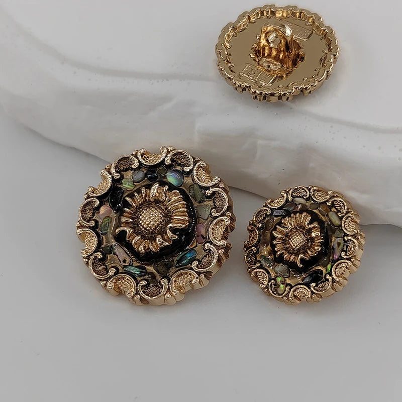 Martinia 18/24MM Vintage Gold Fashion Design Buttons - 6 PC