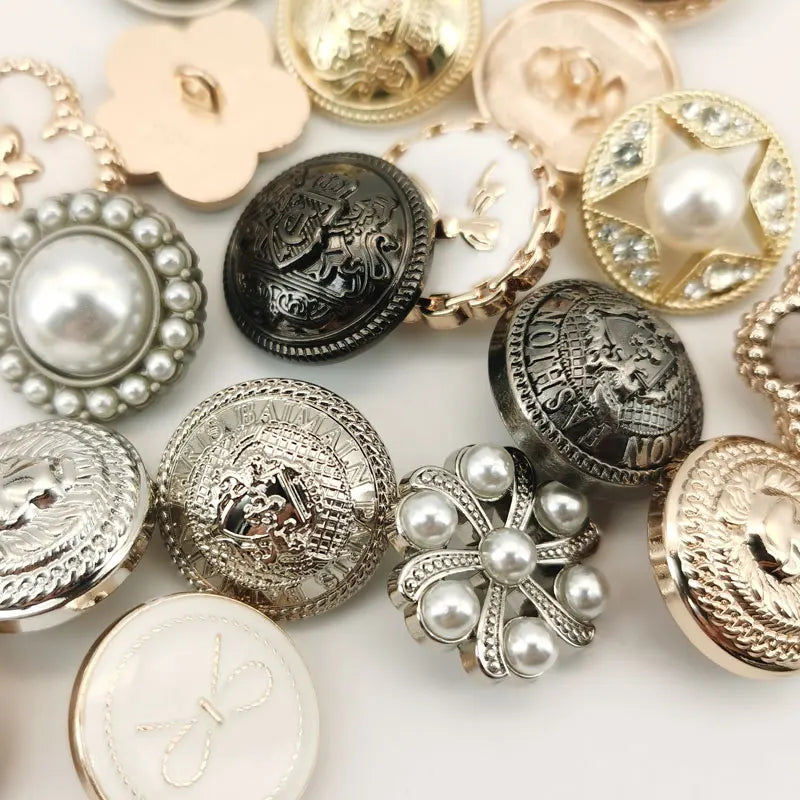 10 PC / Rylee Shell Pearl Buttons