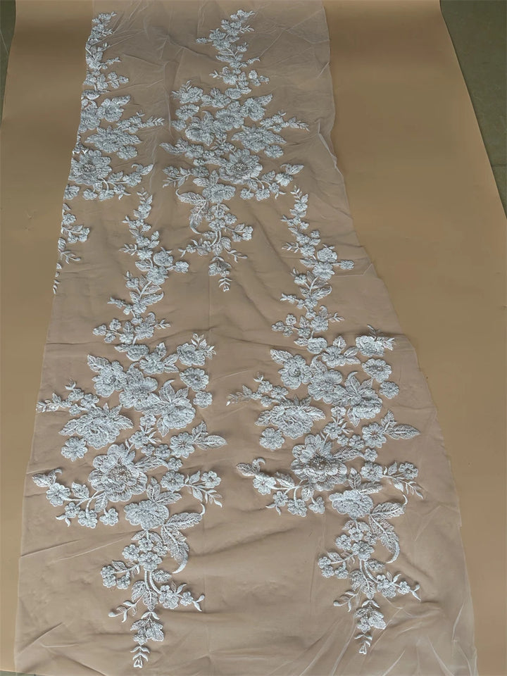 Tessuto per abiti in pizzo a rete in tulle con ricami in rilievo e paillettes floreali Rosenthale da 5 YARDS