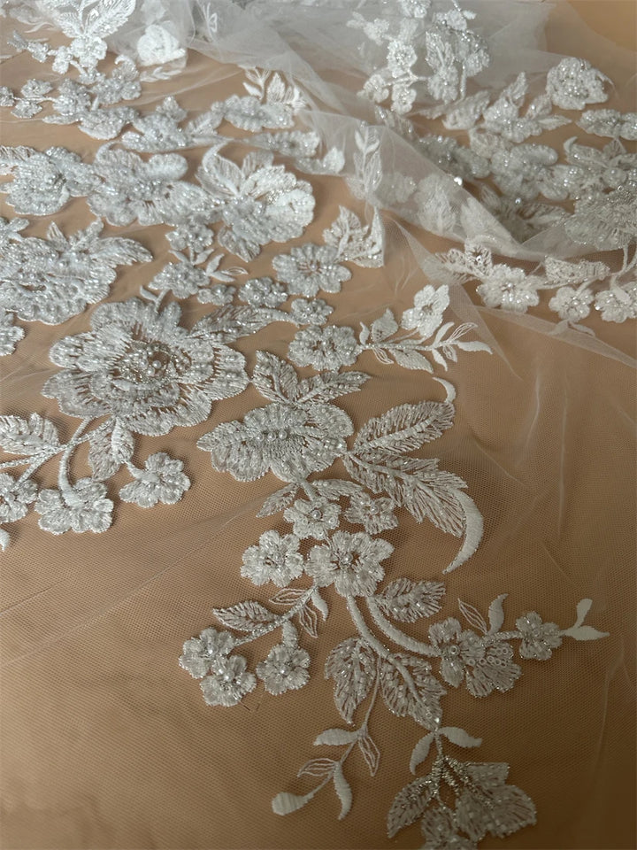Tessuto per abiti in pizzo a rete in tulle con ricami in rilievo e paillettes floreali Rosenthale da 5 YARDS