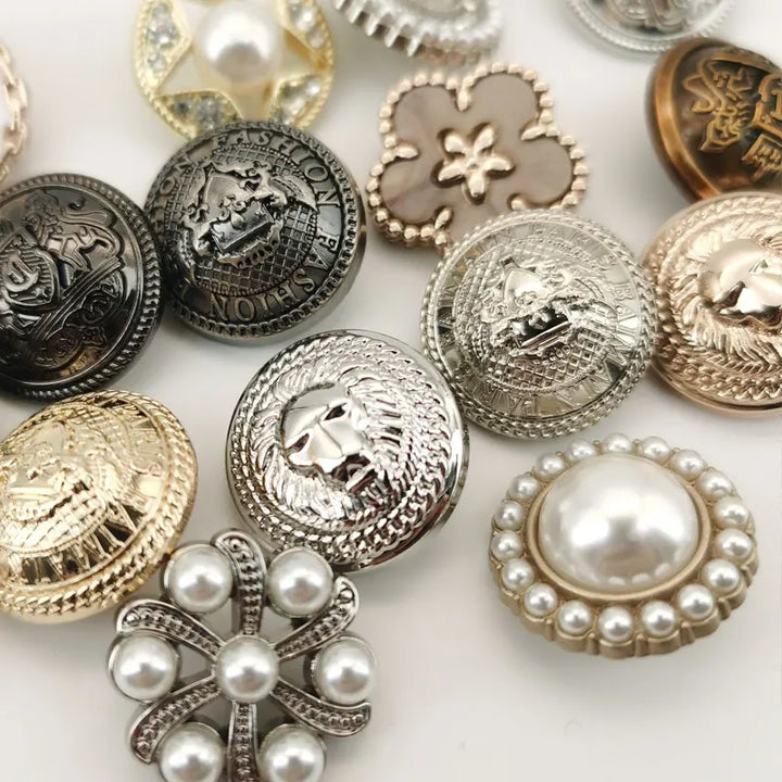 10 PC / Rylee Shell Pearl Buttons