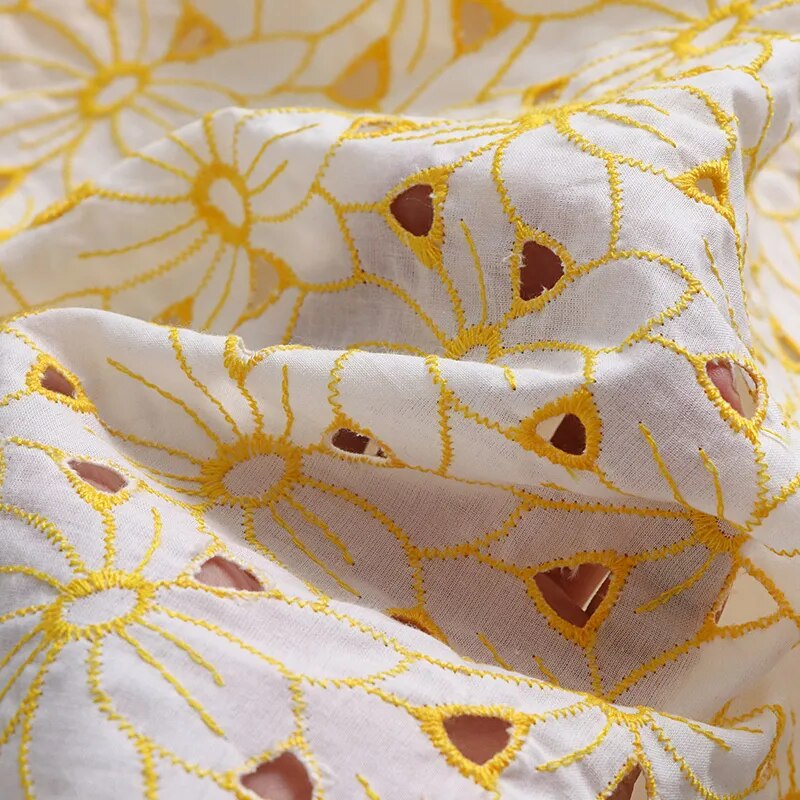 Tessuto ricamato floreale multicolore in lino di cotone giallo beige