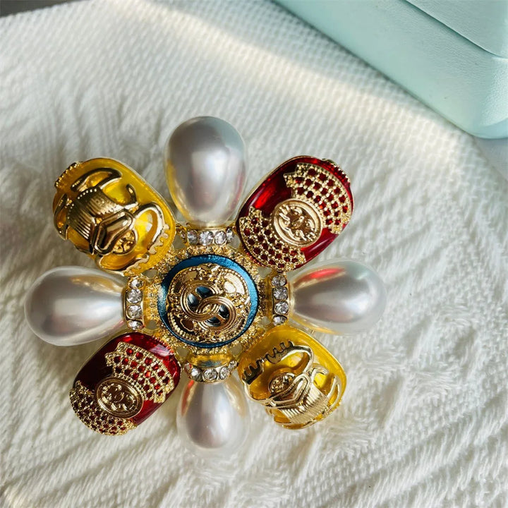 Aysegül Novelty Brooch