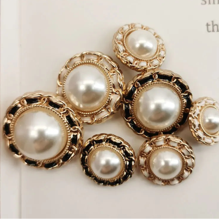 6 PC / Parker Shell Pearl Buttons