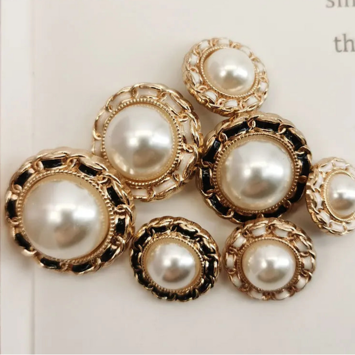 6 PC / Parker Shell Pearl Buttons