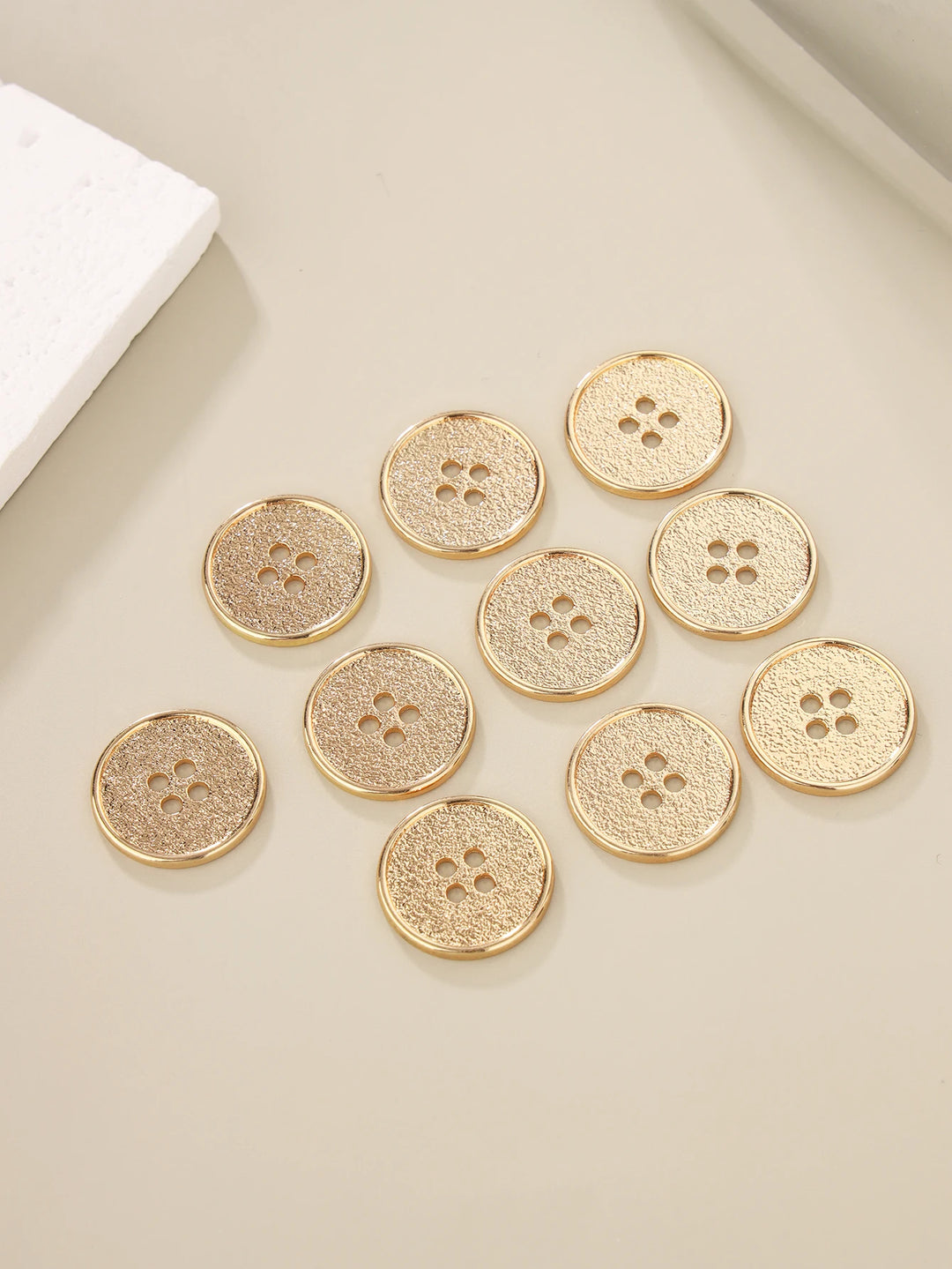 Ryman Buttons 10 PC / Sybil Resin Buttons – Classic Modern Fabrics