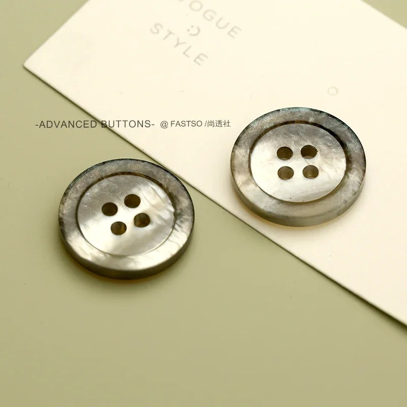 10 PC / Axioa Resin Buttons
