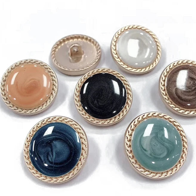 6 PC / Jada Shell Pearl Buttons