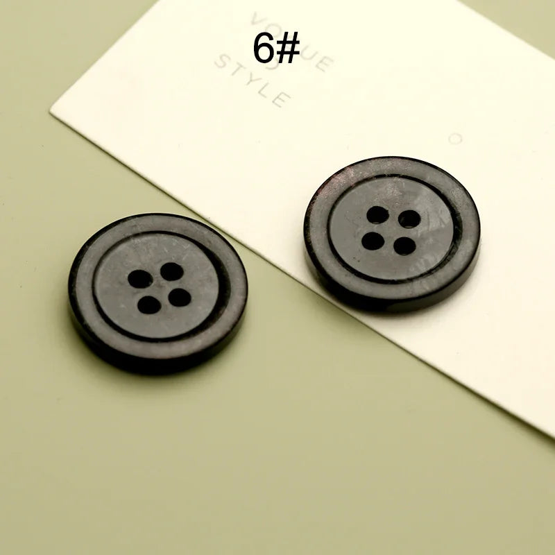 10 PC / Axioa Resin Buttons
