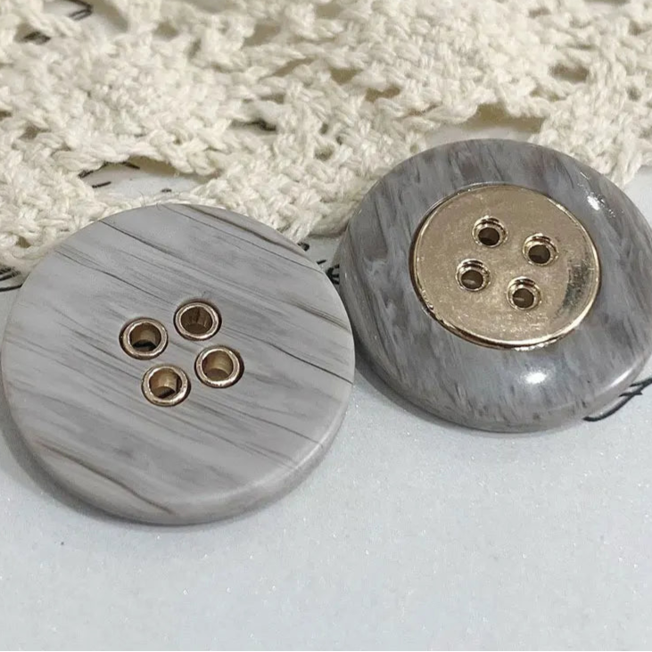 6 PC / Mya Resin Buttons