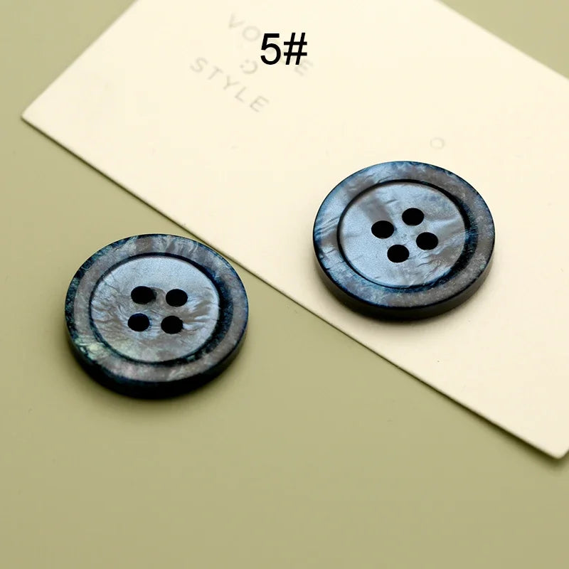 10 PC / Axioa Resin Buttons