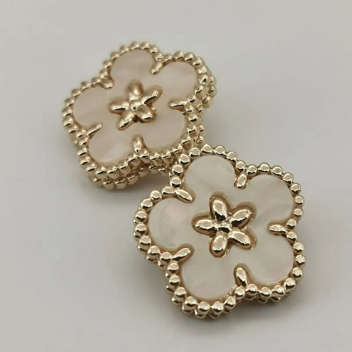 10 PC / Rylee Shell Pearl Buttons