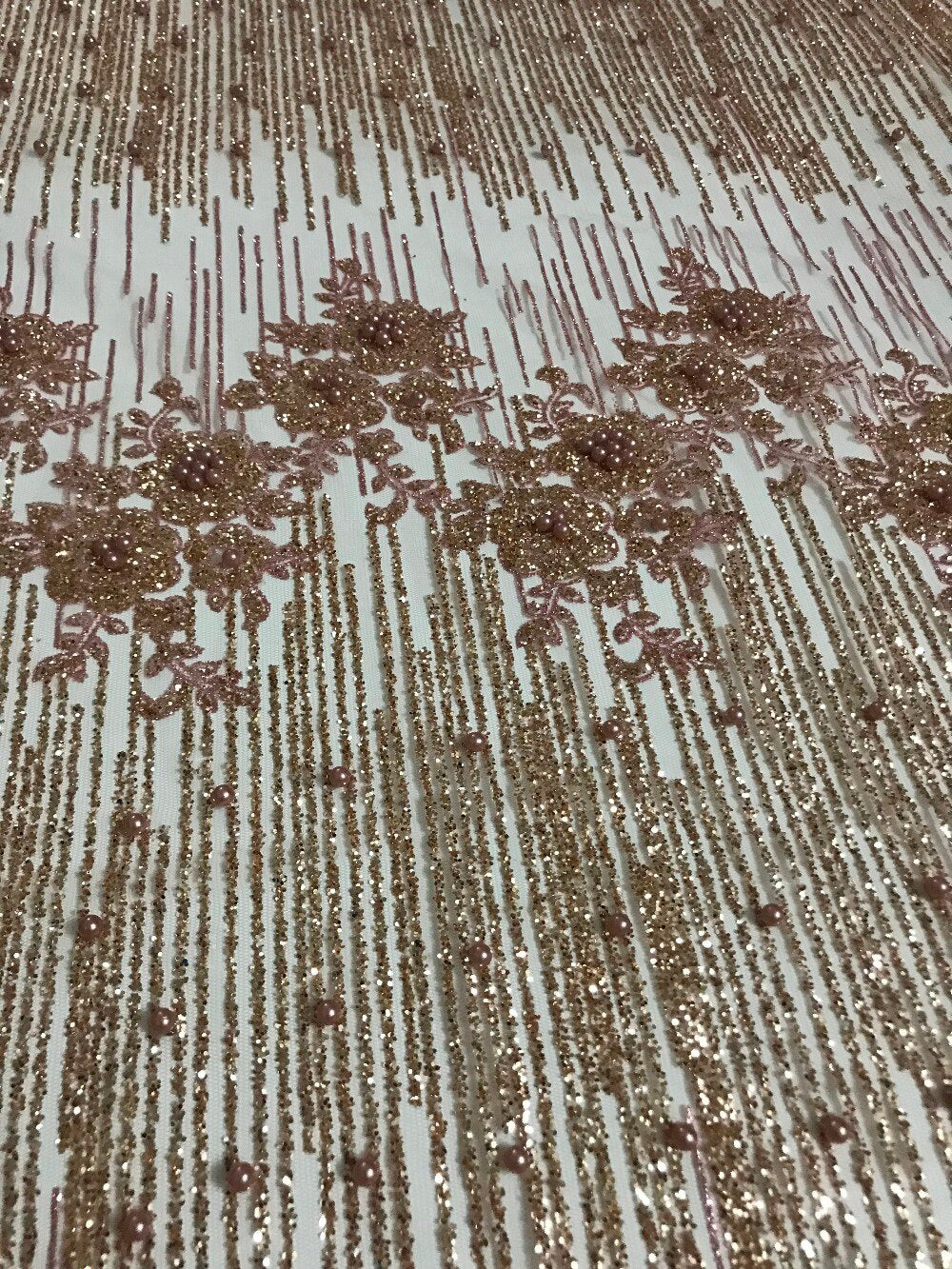 Tessuto per abiti da cerimonia nuziale in pizzo con ricami di perline floreali Neva da 5 metri